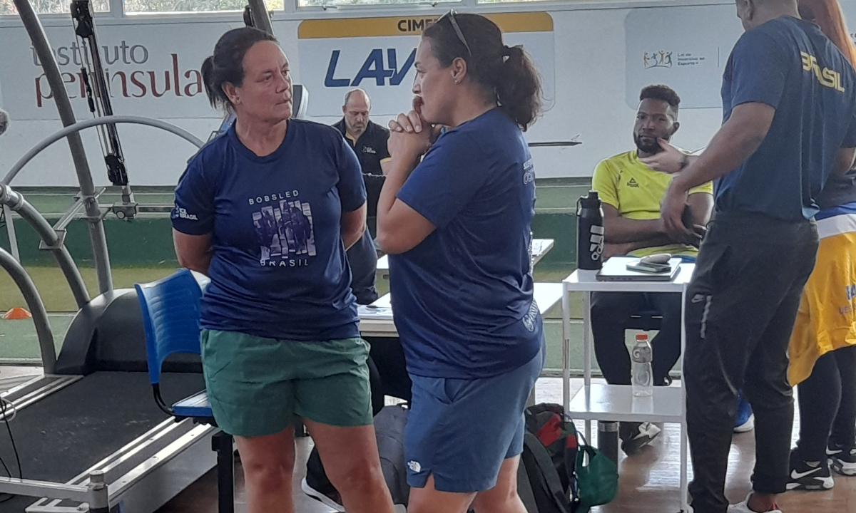 Treinadoras da seleção brasileira de bobsled Joanne Manning e Nicola Minichiello